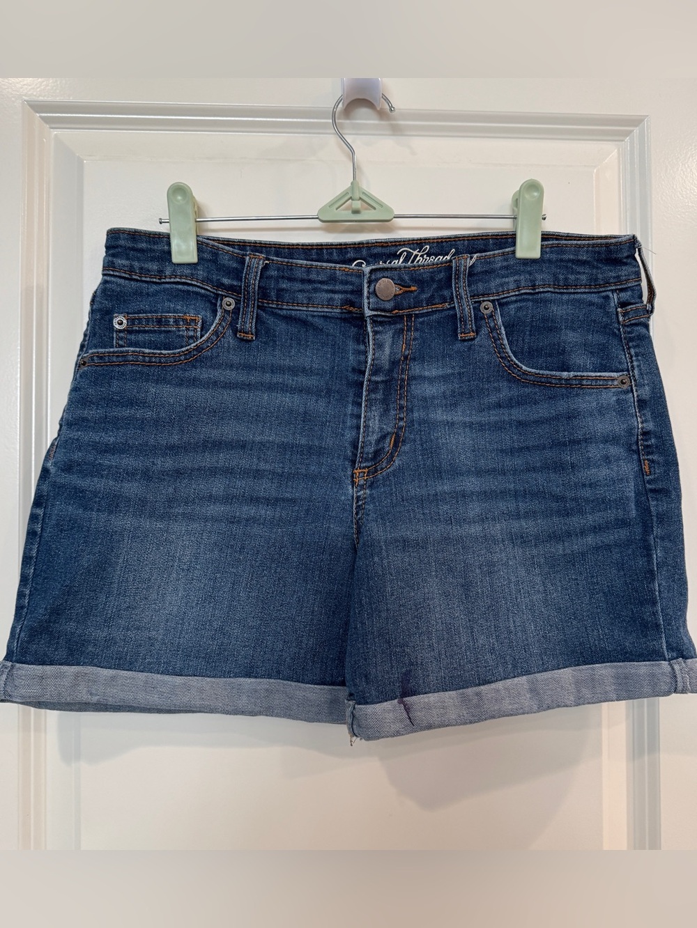 Universal Thread Blue Jean Shorts Mid-Rise Rolled Hem Denim Shorts Size 8/29